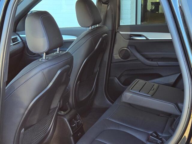 BMW X1 XDRIVE25E M SPORT I 18 INCH I SPORTSTOELEN LEDER I CAMERA I