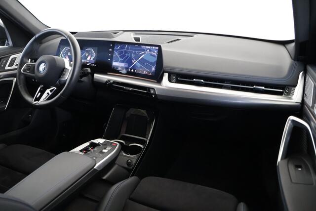 BMW X1 xDrive30e M-Sport / Opendak / Harmankardon / HUD / Pilot assist