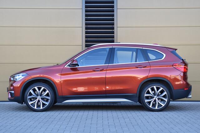 BMW X1 xDrive20i Orange Edition * X line * Trekhaak * Panorama dak * LED * HIFI * Stoelverwarming *