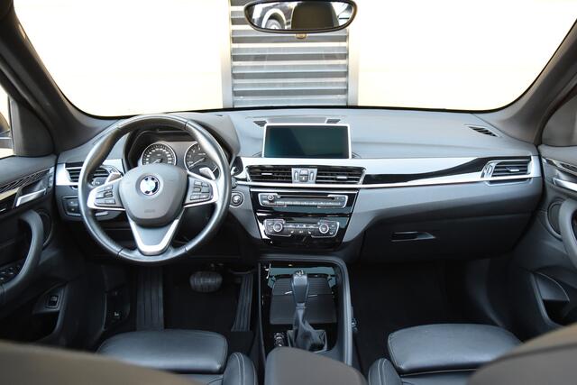 BMW X1 xDrive20i Orange Edition * X line * Trekhaak * Panorama dak * LED * HIFI * Stoelverwarming *