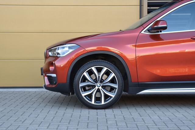 BMW X1 xDrive20i Orange Edition * X line * Trekhaak * Panorama dak * LED * HIFI * Stoelverwarming *