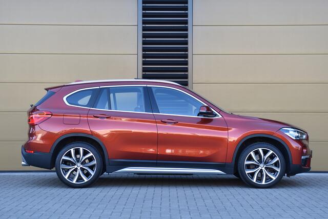BMW X1 xDrive20i Orange Edition * X line * Trekhaak * Panorama dak * LED * HIFI * Stoelverwarming *