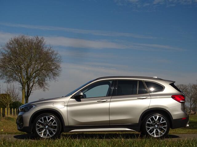 BMW X1 xDrive25e Sportline | HUD |10''Nav Pro | Kashmir | Memoryst. | All-black | 19 inch M-sport