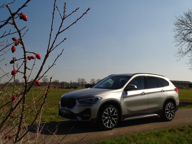 BMW X1 xDrive25e Sportline | HUD |10''Nav Pro | Kashmir | Memoryst. | All-black | 19 inch M-sport