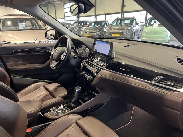 BMW X1 xDrive25e High Executive Black Line | Panorama | Bruin leder | Camera | HUD