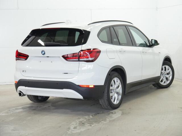 BMW X1 xDrive25e | Camera | Stoelverwarming | Privacy Glass | Trekhaak | Led