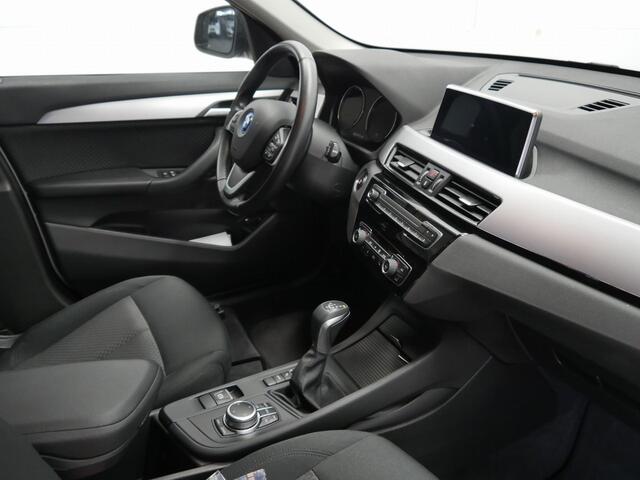 BMW X1 xDrive25e | Camera | Stoelverwarming | Privacy Glass | Trekhaak | Led