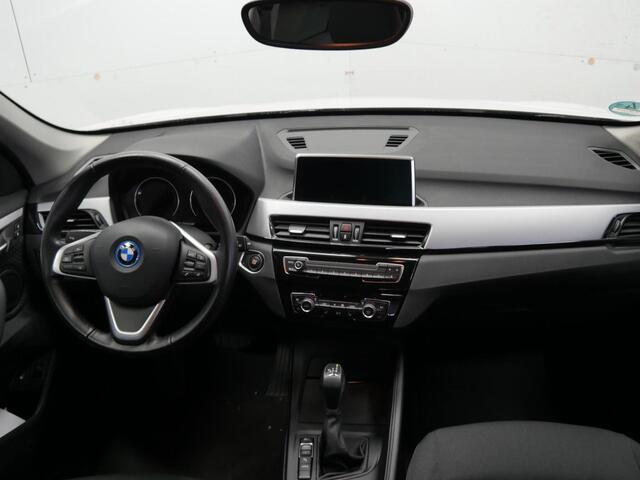 BMW X1 xDrive25e | Camera | Stoelverwarming | Privacy Glass | Trekhaak | Led