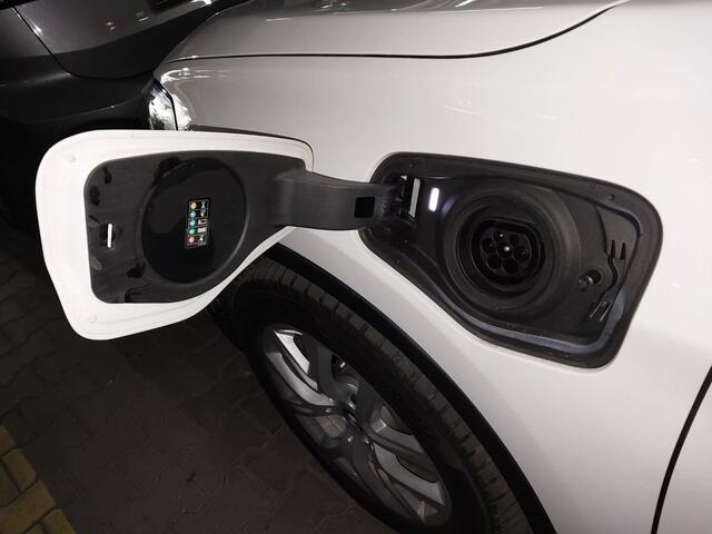BMW X1 xDrive25e | Camera | Stoelverwarming | Privacy Glass | Trekhaak | Led
