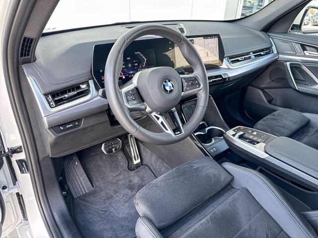 BMW X1 sDrive20i M-Sport / Comfort Acces / Electrische Zwenkhaak / Binnen & Buitenspiegel Automatisch Dimmend / Stoelverwarming / Driving Assistant