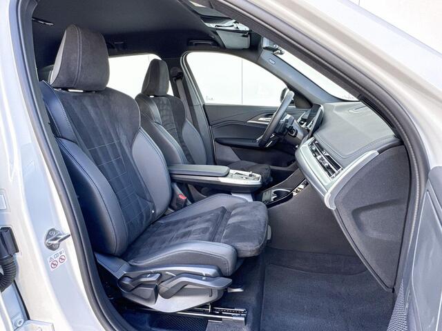 BMW X1 sDrive20i M-Sport / Comfort Acces / Electrische Zwenkhaak / Binnen & Buitenspiegel Automatisch Dimmend / Stoelverwarming / Driving Assistant