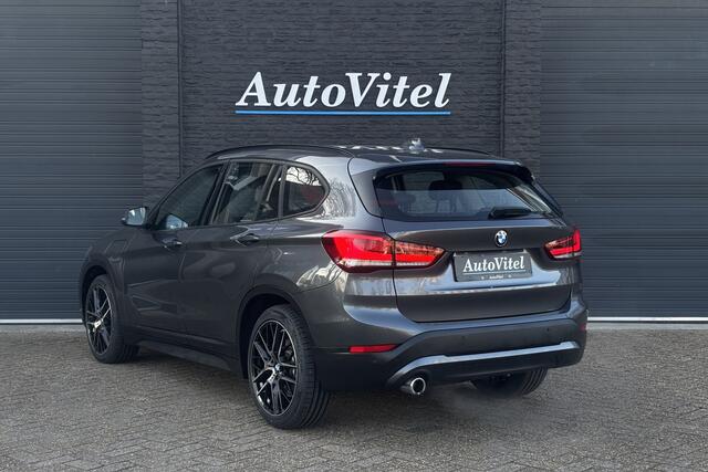 BMW X1 xDrive25e Advantage | Leder | 19" LM Velgen | Navi | Apple Carplay | PDC V&A | LED