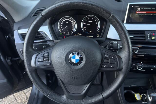 BMW X1 xDrive25e Advantage | Leder | 19" LM Velgen | Navi | Apple Carplay | PDC V&A | LED