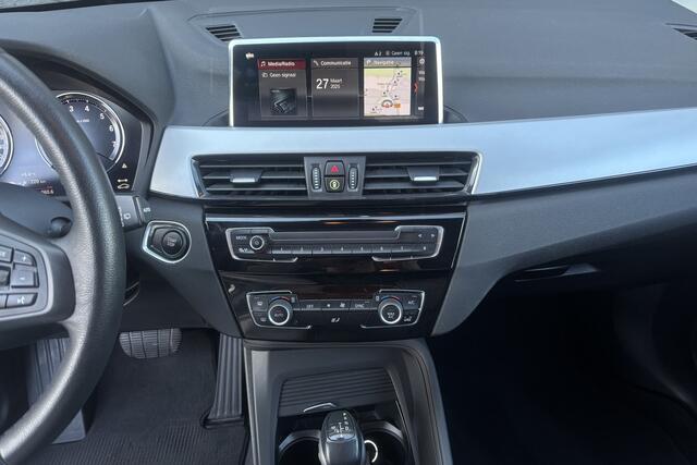 BMW X1 xDrive25e Advantage | Leder | 19" LM Velgen | Navi | Apple Carplay | PDC V&A | LED