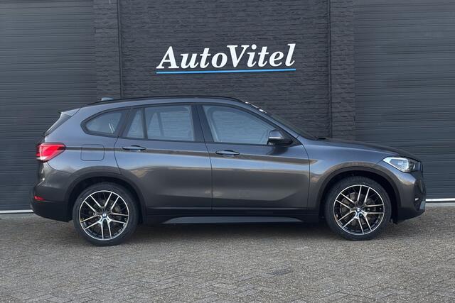 BMW X1 xDrive25e Advantage | Leder | 19" LM Velgen | Navi | Apple Carplay | PDC V&A | LED