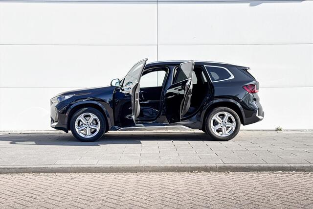 BMW X1 sDrive18i X Line | Premium Pack | Trekhaak | Panoramadak |