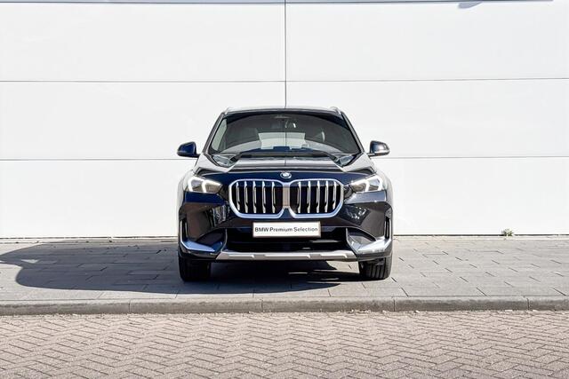 BMW X1 sDrive18i X Line | Premium Pack | Trekhaak | Panoramadak |