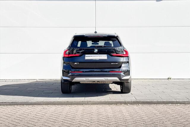 BMW X1 sDrive18i X Line | Premium Pack | Trekhaak | Panoramadak |