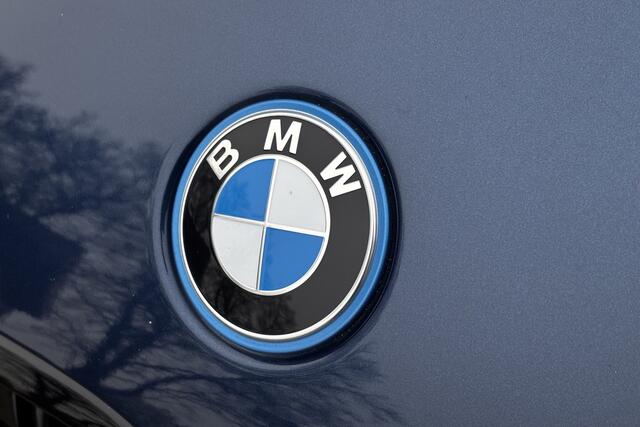 BMW X1 xDrive25e Sport Line | Panodak | Head-up | Camera | PDC V&A | Sportstoelen | Sportstuur