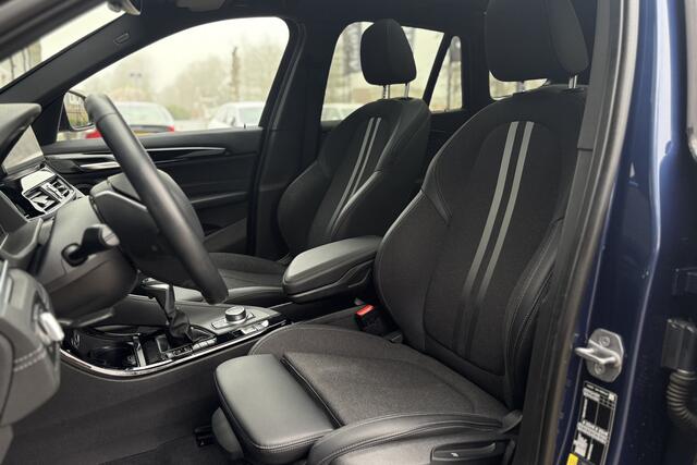 BMW X1 xDrive25e Sport Line | Panodak | Head-up | Camera | PDC V&A | Sportstoelen | Sportstuur
