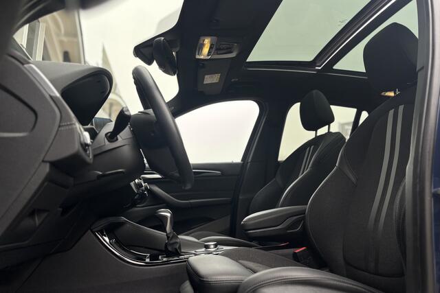BMW X1 xDrive25e Sport Line | Panodak | Head-up | Camera | PDC V&A | Sportstoelen | Sportstuur