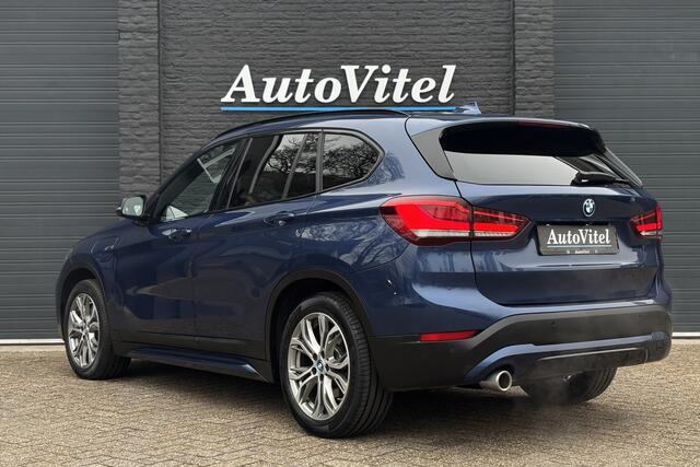BMW X1 xDrive25e Sport Line | Panodak | Head-up | Camera | PDC V&A | Sportstoelen | Sportstuur