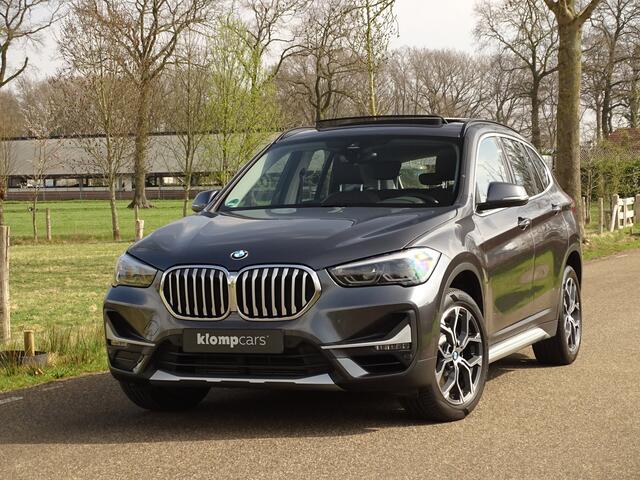 BMW X1 sDrive20i X-Line | Trekhk | Leer | Schuifdak | Nav | Stoelverw. | 2eEig.