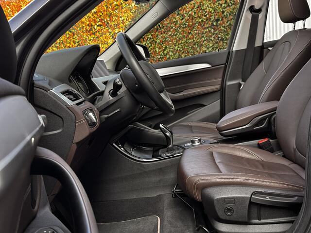 BMW X1 sDrive20i X-Line | Trekhk | Leer | Schuifdak | Nav | Stoelverw. | 2eEig.