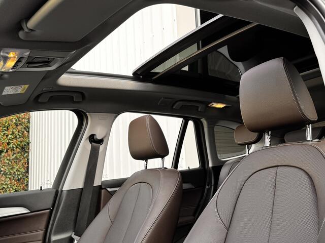 BMW X1 sDrive20i X-Line | Trekhk | Leer | Schuifdak | Nav | Stoelverw. | 2eEig.