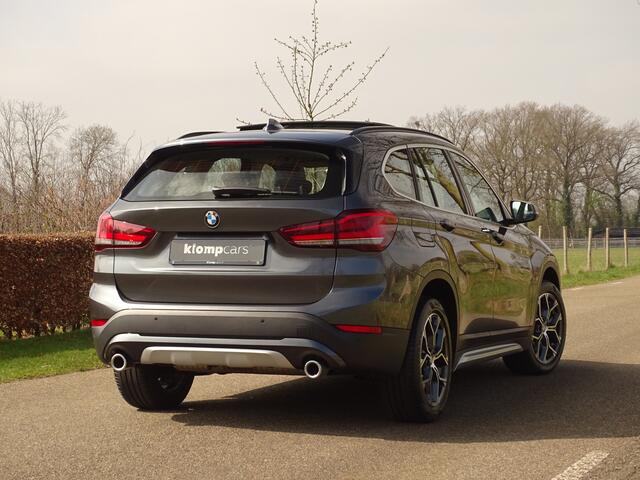 BMW X1 sDrive20i X-Line | Trekhk | Leer | Schuifdak | Nav | Stoelverw. | 2eEig.