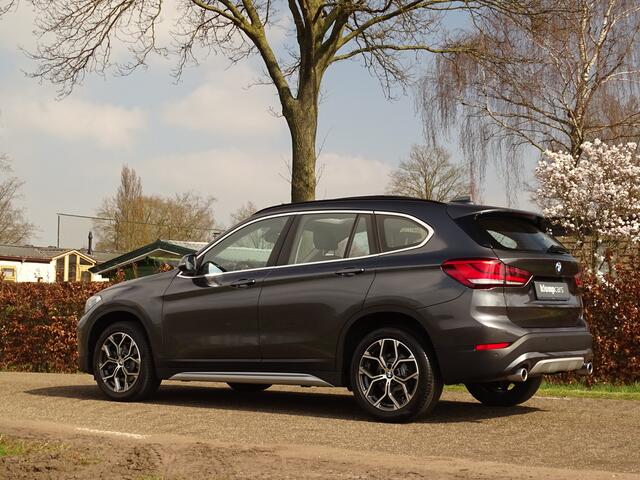 BMW X1 sDrive20i X-Line | Trekhk | Leer | Schuifdak | Nav | Stoelverw. | 2eEig.