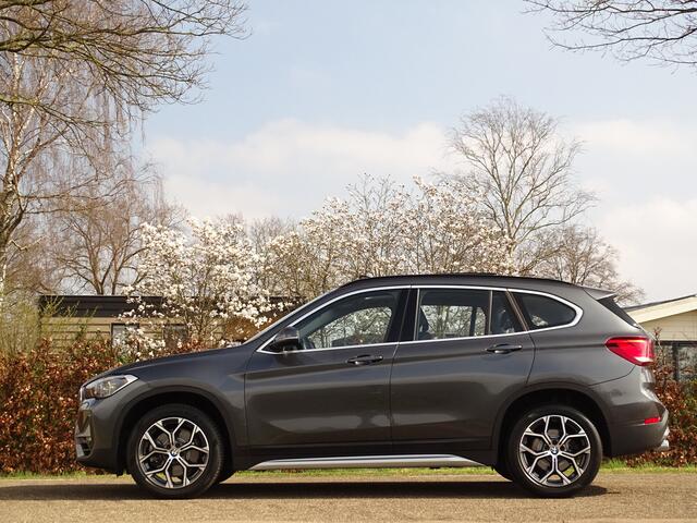 BMW X1 sDrive20i X-Line | Trekhk | Leer | Schuifdak | Nav | Stoelverw. | 2eEig.