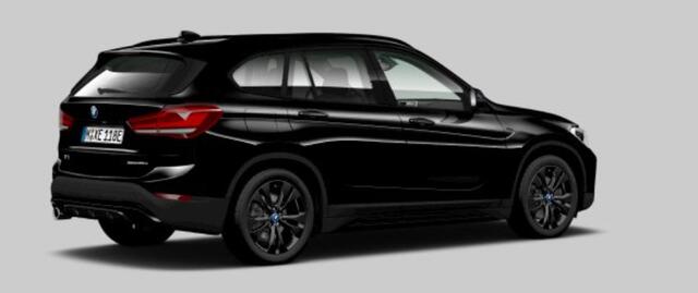 BMW X1 xDrive25e High Executive Sport Line - Panoramadak - Comfort Access - Park Assistant - Elektrisch verwarmde/verstelbare stoelen - Achteruitrijcamera - PDC - Elektrische Achterklep - Automatisch dimmende binnenspiegel -