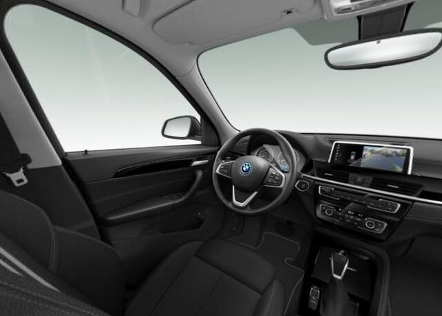 BMW X1 xDrive25e High Executive Sport Line - Panoramadak - Comfort Access - Park Assistant - Elektrisch verwarmde/verstelbare stoelen - Achteruitrijcamera - PDC - Elektrische Achterklep - Automatisch dimmende binnenspiegel -