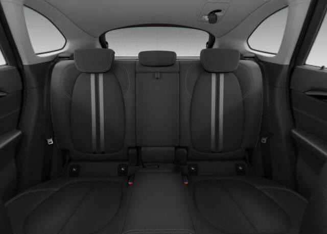 BMW X1 xDrive25e High Executive Sport Line - Panoramadak - Comfort Access - Park Assistant - Elektrisch verwarmde/verstelbare stoelen - Achteruitrijcamera - PDC - Elektrische Achterklep - Automatisch dimmende binnenspiegel -
