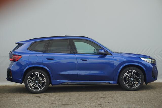 BMW X1 sDrive18i M Sport / Innovation / Travel Pack / Trekhaak/ Driving Assistant Professional / Elektrische Stoelen