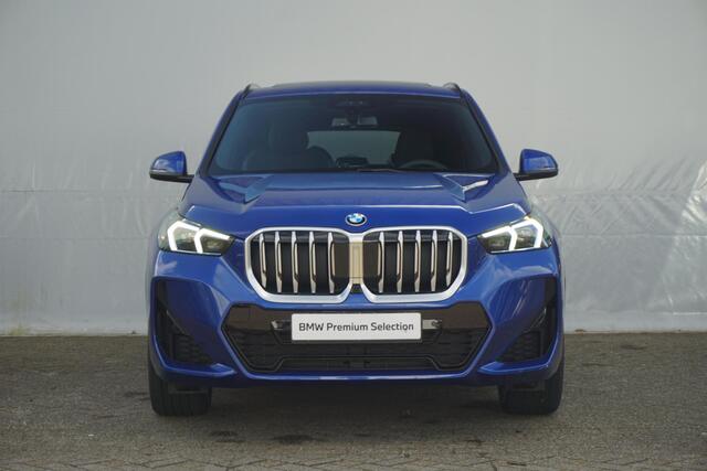 BMW X1 sDrive18i M Sport / Innovation / Travel Pack / Trekhaak/ Driving Assistant Professional / Elektrische Stoelen