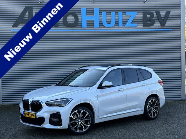 BMW X1 sDrive18d High Executive M Sport Trekhaak Panoramdak 19 Inch DAB Achteruitrijcamera PDC DAB LED Head-Up Display Navi Plus