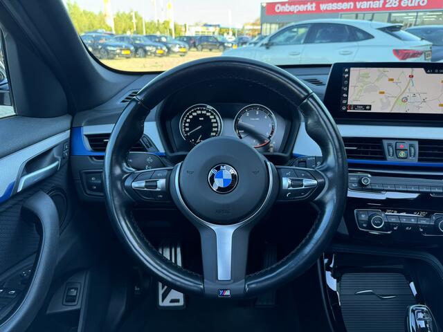 BMW X1 sDrive18d High Executive M Sport Trekhaak Panoramdak 19 Inch DAB Achteruitrijcamera PDC DAB LED Head-Up Display Navi Plus