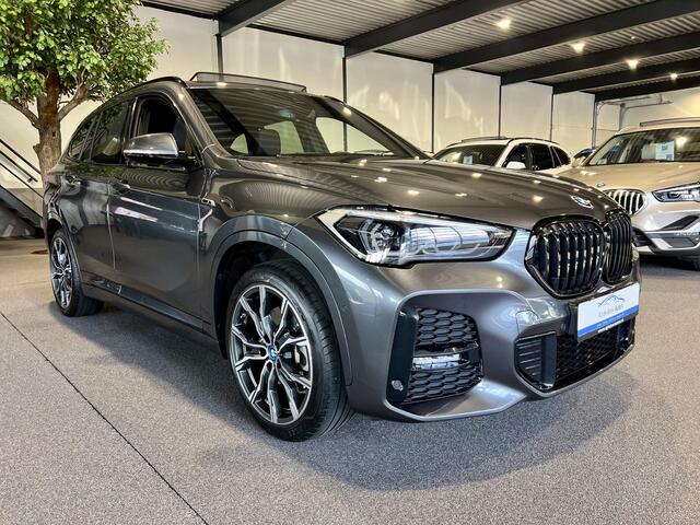 BMW X1 xDrive25e High Executive M-Sport | 19" | Panorama | HUD | Camera | Trekhaak | Stuurverwarming