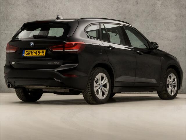 BMW X1 xDrive25e Sportline Automaat (GROOT NAVI, CLIMATE, ALCANTARA, ELEK ACHTERKLEP, SPORTSTOELEN, PARKEERSENSOREN, LED KOPLAMPEN, DAB+, NIEUWSTAAT)
