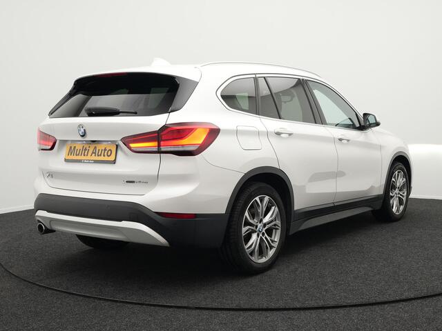 BMW X1 xDrive25e Plug In Hybrid 220pk PHEV | Adaptive Cruise | Camera | M Sportstuur | Lederen Bekleding | Apple Carplay | Navi Pro | 18"L.M | Sfeerverlichting |