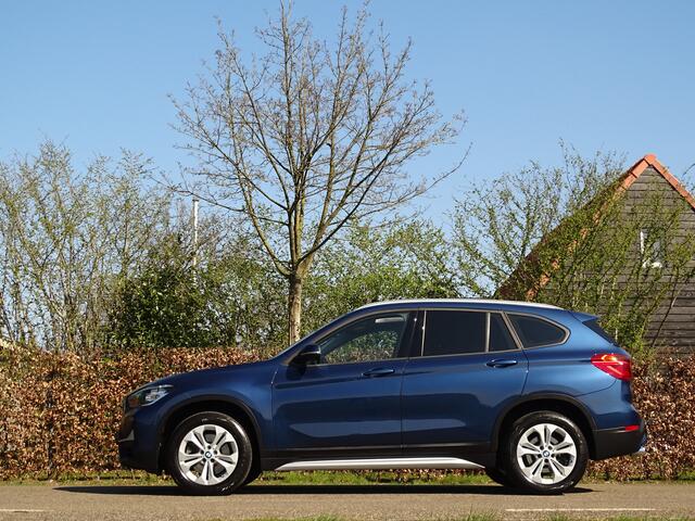 BMW X1 xDrive20i High Exe | Schuifdak | HUD | Elek.St. | Stuur+Stoel verwarming | Lane-ass | St.verw | X-line!
