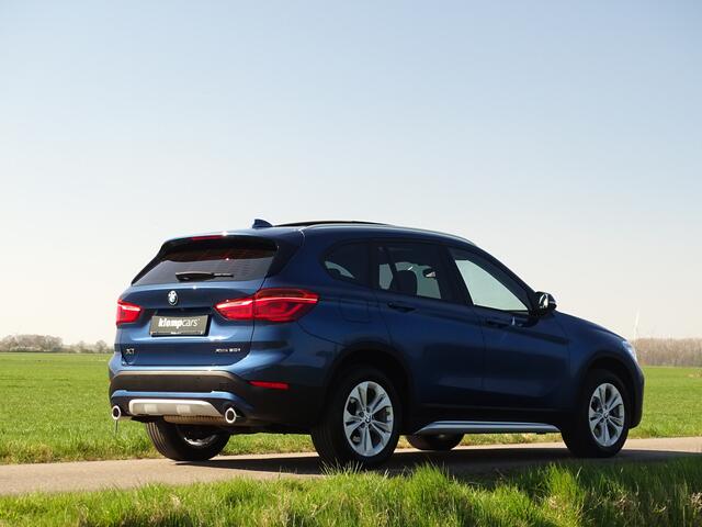 BMW X1 xDrive20i High Exe | Schuifdak | HUD | Elek.St. | Stuur+Stoel verwarming | Lane-ass | St.verw | X-line!