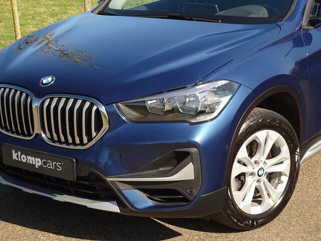 BMW X1 xDrive20i High Exe | Schuifdak | HUD | Elek.St. | Stuur+Stoel verwarming | Lane-ass | St.verw | X-line!