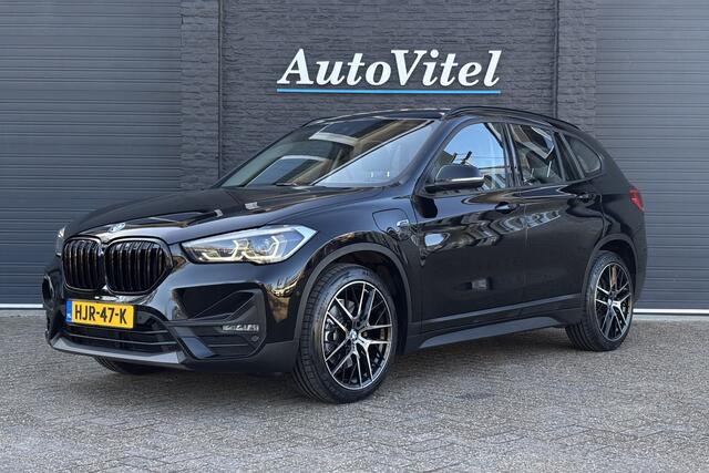 BMW X1 xDrive25e Advantage | Leder | 19" LM Velgen | NAVI | LED | Sportstuur | PDC V&A