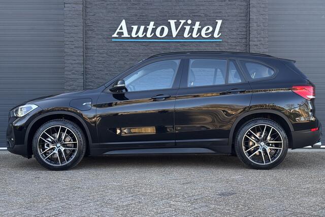 BMW X1 xDrive25e Advantage | Leder | 19" LM Velgen | NAVI | LED | Sportstuur | PDC V&A