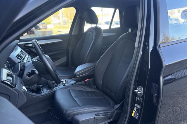 BMW X1 xDrive25e Advantage | Leder | 19" LM Velgen | NAVI | LED | Sportstuur | PDC V&A