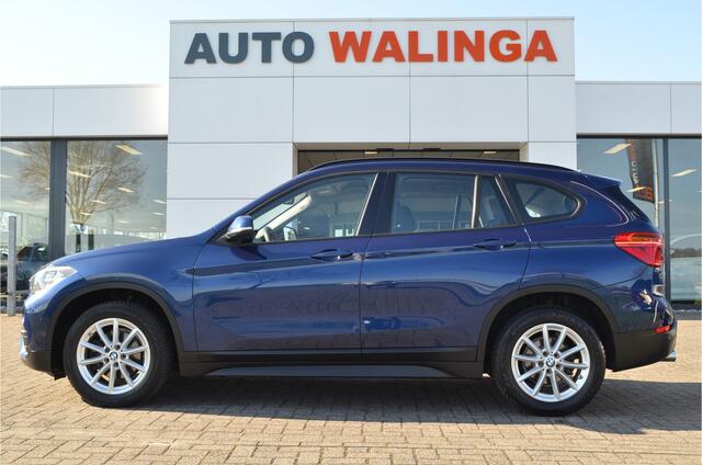 BMW X1 sDrive18i High Executive Sportstoelen | Navi | Stoelverwarming | M-stuur | Elektr a.klep | PDC V+A