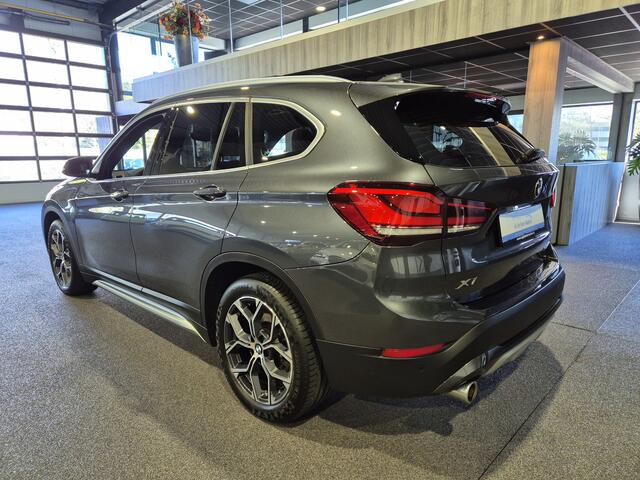 BMW X1 xDrive25e High Executive X-Line | Panorama | Camera | Bruin leder |